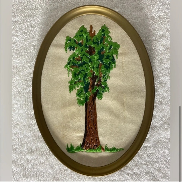 Vintage Voyager Originals Cream Velvet Embroidered Oval Framed Art Tree - Picture 6 of 6